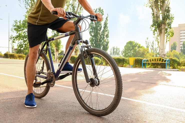 Bicicletta in estate: abbigliamento e cibo