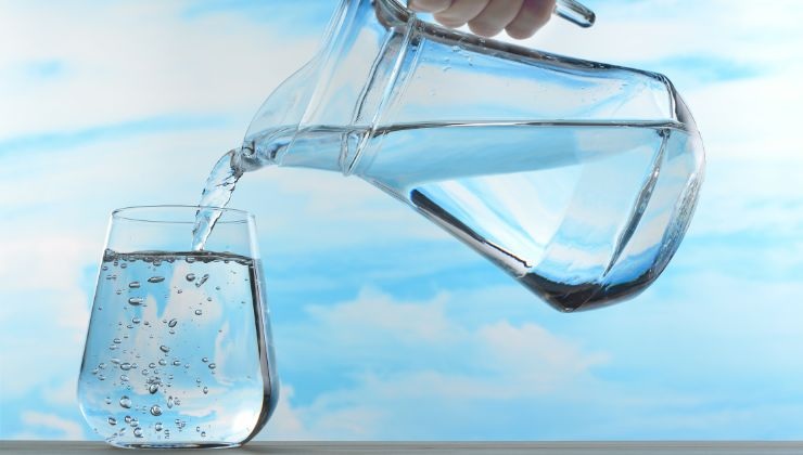acqua brocca bere