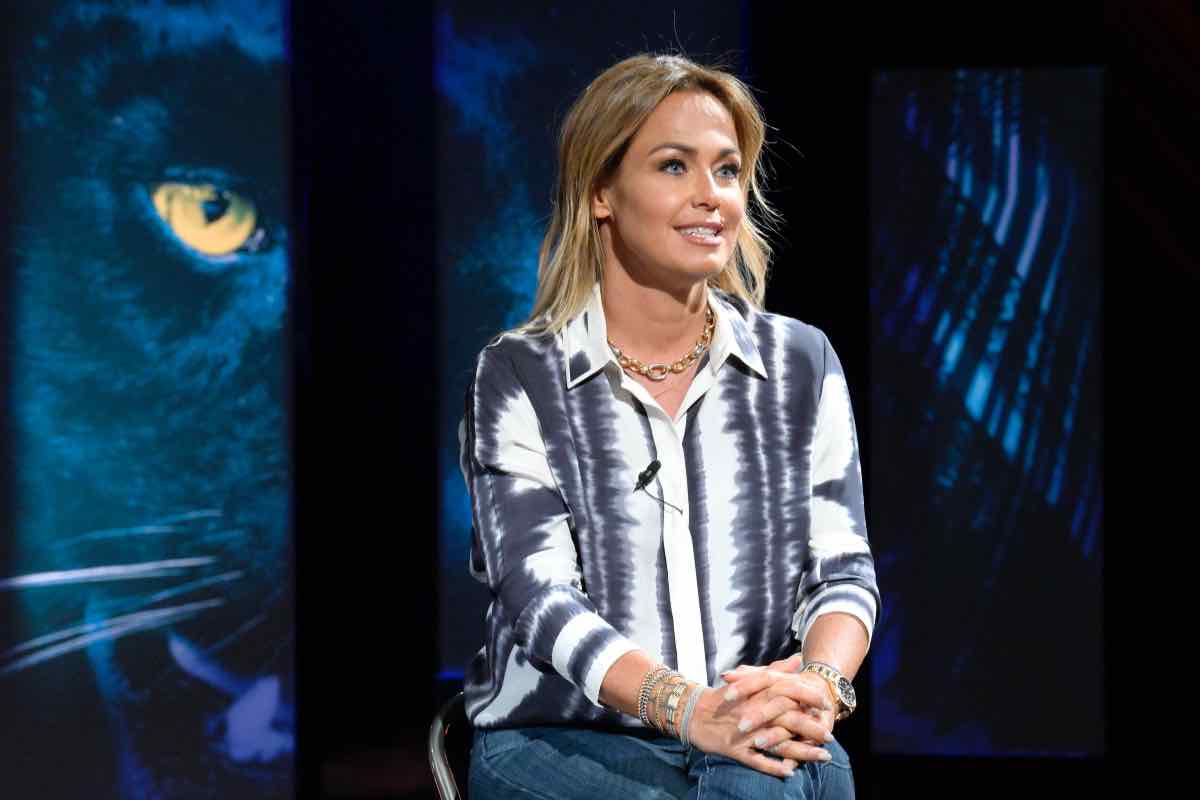 Sonia Bruganelli, il bacio pubblicato sui social e la dolce dedica: “Nuovo uomo nella mia vita”