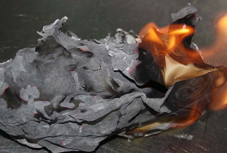 Carta forno bruciata e pericolosa per la salute