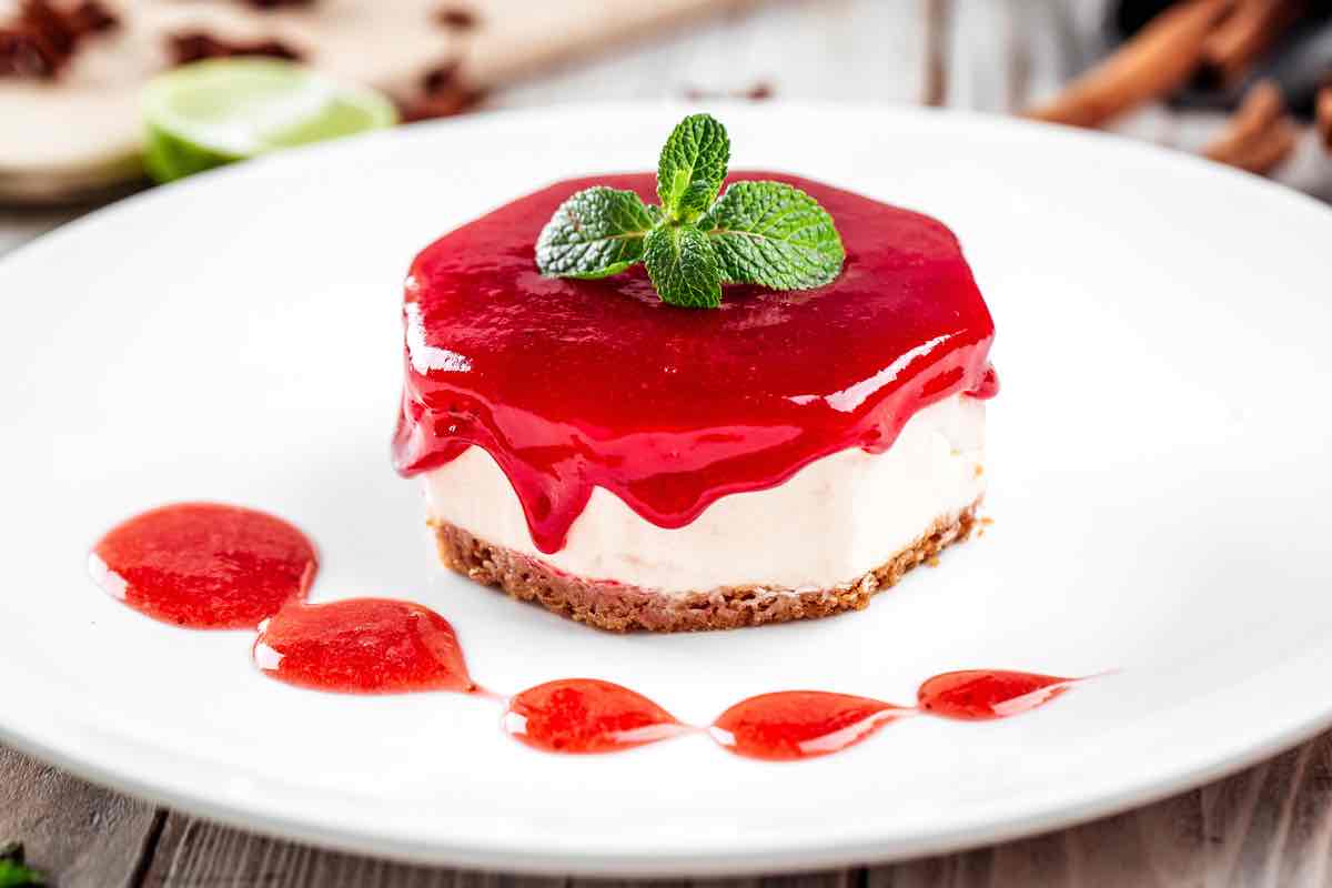Cheesecake, altro che al limone: quella all’anguria è una freschissima delizia che grida “estate”