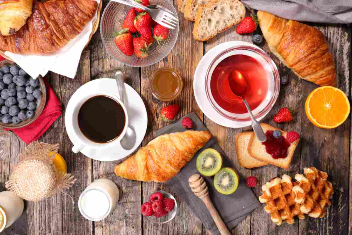 Cosa mangiare e cosa no a colazione: perchè il primo pasto della giornata è fondamentale?