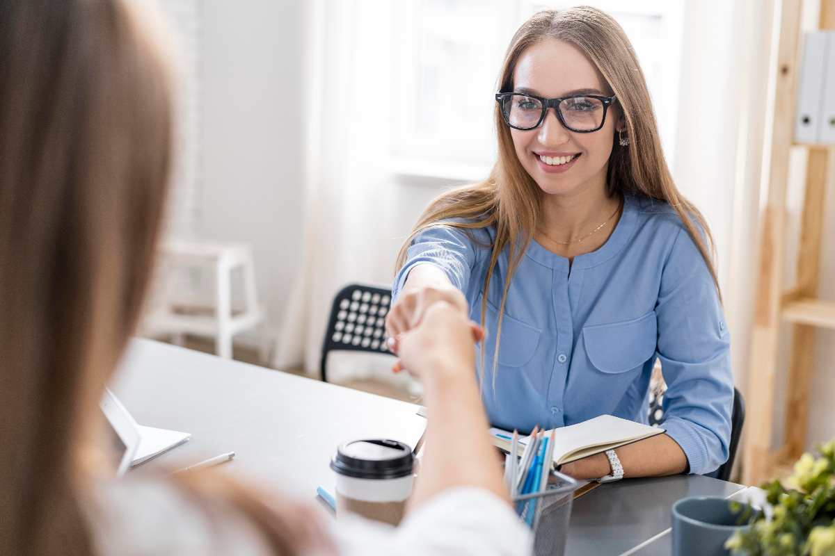 Come vestirsi per un colloquio di lavoro: le mosse (da non sbagliare)