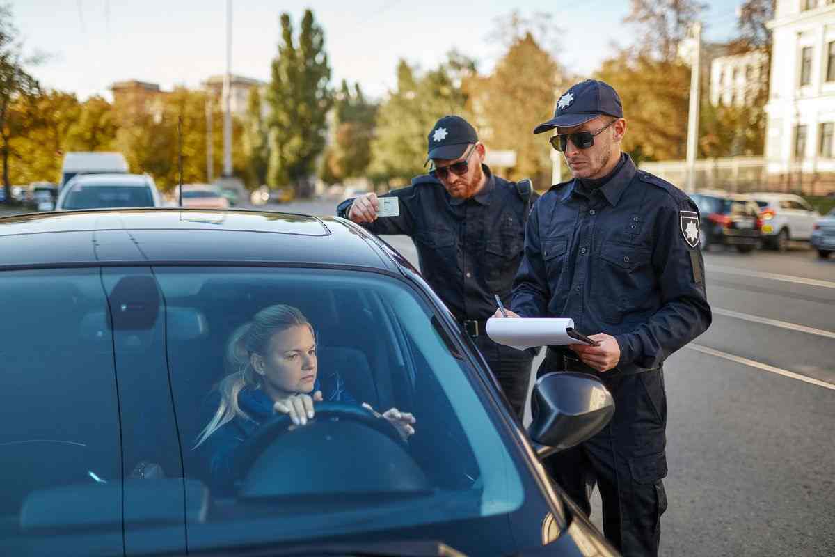 Patente a rischio dopo le vacanze, i conducenti rischiano il ritiro dopo essere scesi dall’aereo