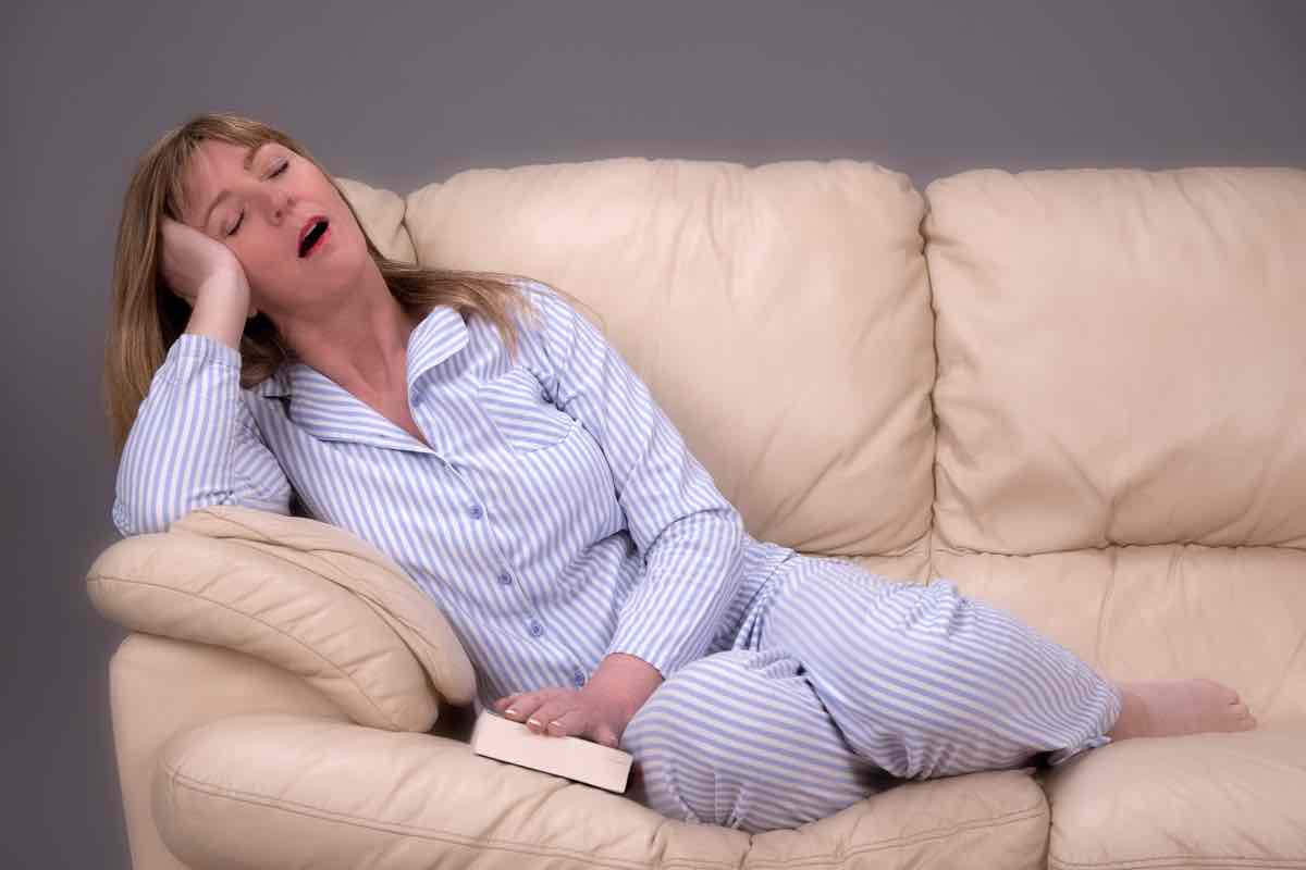 Dormire a bocca aperta: quali segnali importanti nasconde questa abitudine dal punto di vista della salute