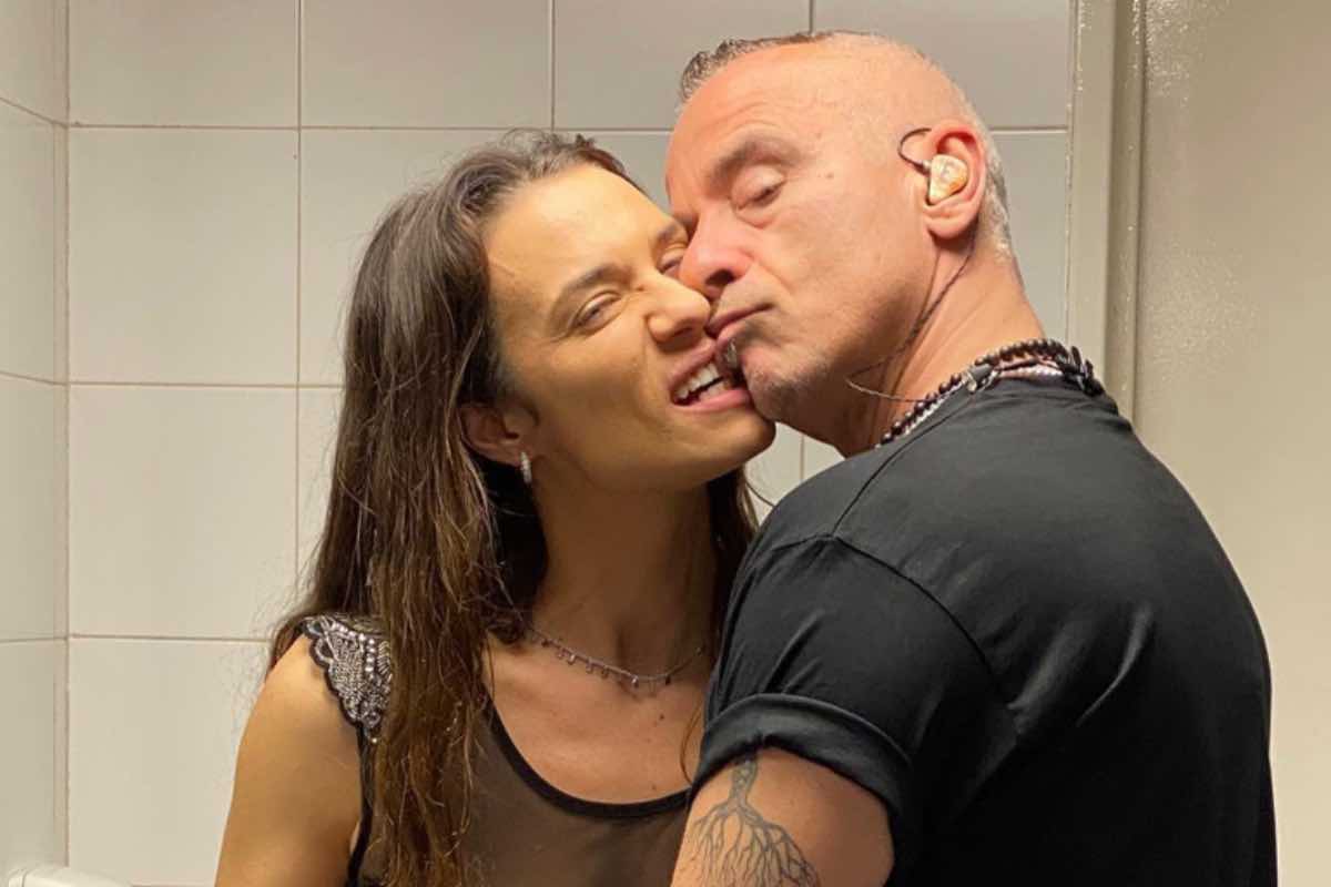 Eros Ramazzotti, non si nasconde più: la dedica d’amore a Dalila