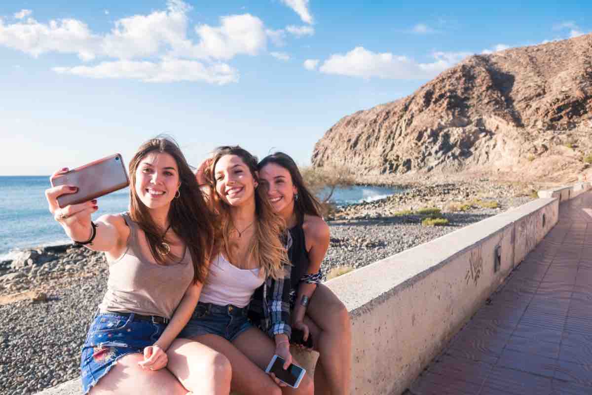 Estate ‘social’: queste sono le foto che non dovresti mai pubblicare. Un errore commesso dal 90% della popolazione