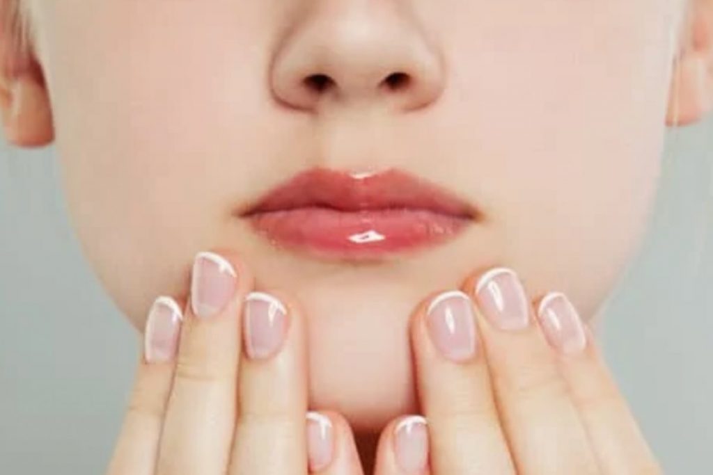 lip gloss nails