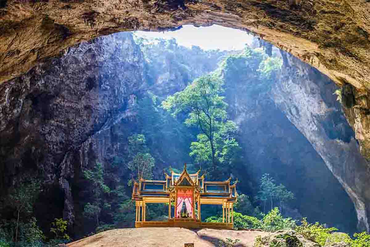 È una grotta magica che riesce a trattenere i raggi del sole: dove visitare questa meraviglia unica al mondo