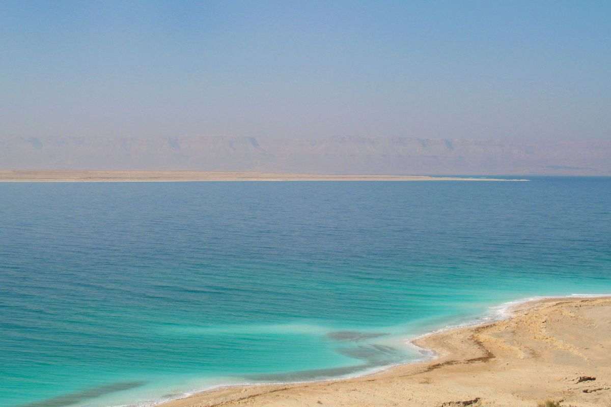 Camminare sul pelo dell'acqua non sarà più impossibile: in questo lago tutto è magico ma in pochi lo conoscono