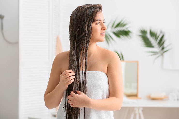 Curare i capelli mentre si dorme: i 5 migliori consigli