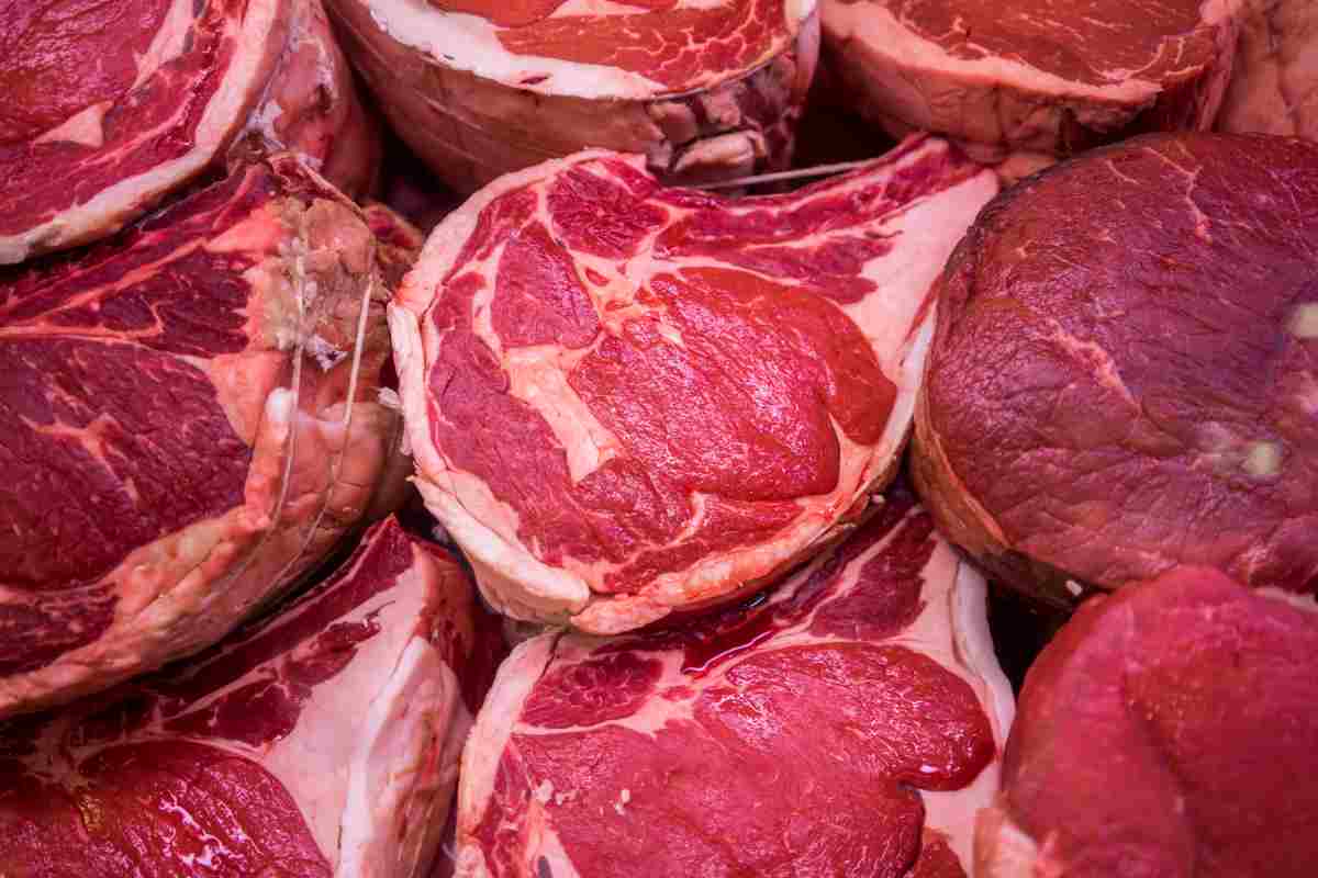 Cosa succede se smettiamo di mangiare carne rossa: così cambia il nostro corpo
