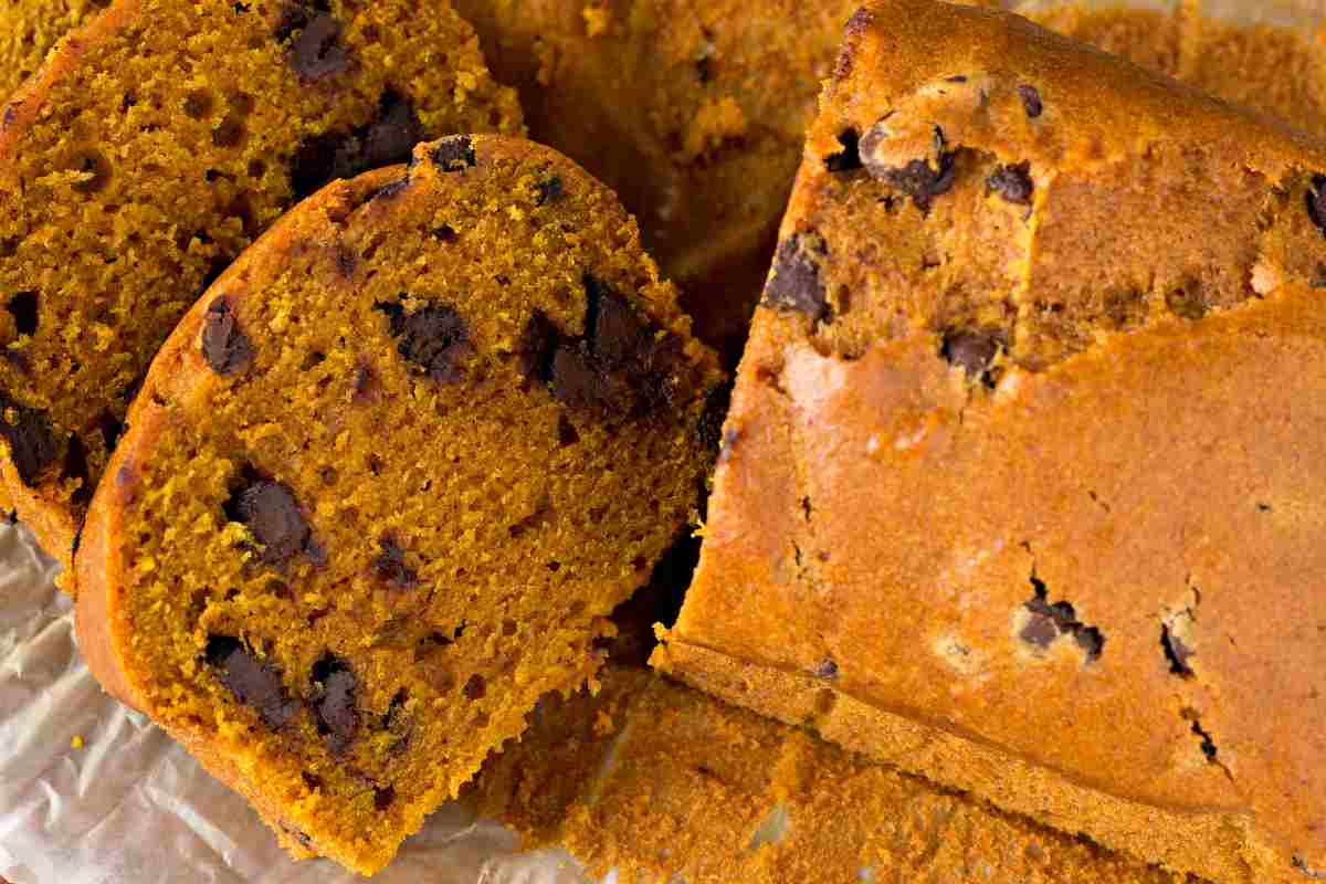 Zucca di ottobre: questo plumcake con gocce di cioccolato è delizioso. Da fare in 10 minuti