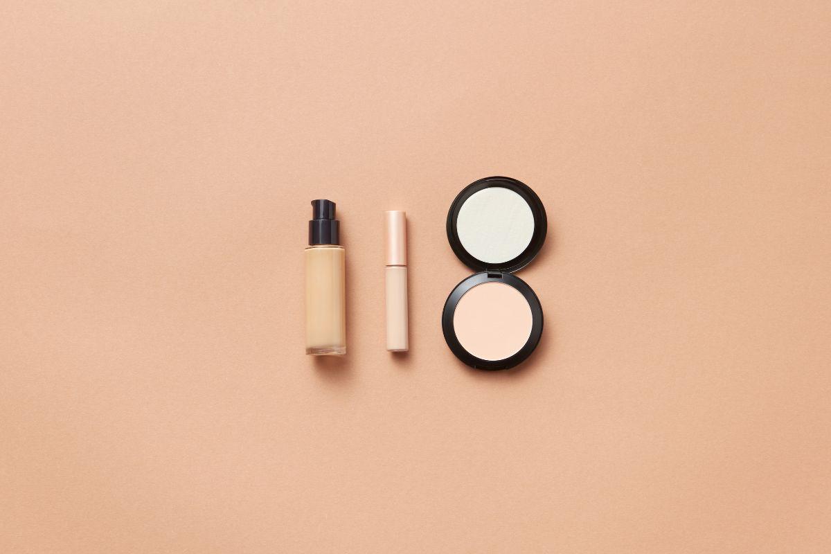 Correttore, primer e illuminante per un make-up naturale impeccabile