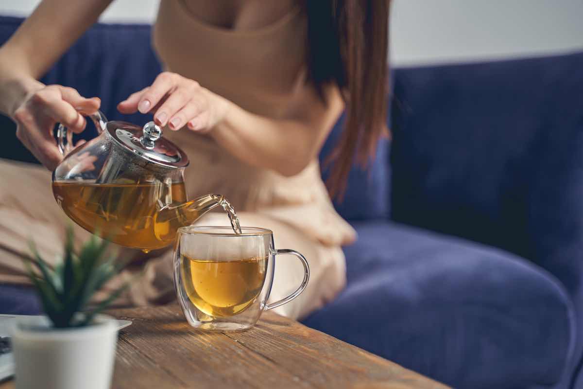 Primo freddo e benessere: ecco la tisana da non farsi mancare nelle sere autunnali, un vero toccasana