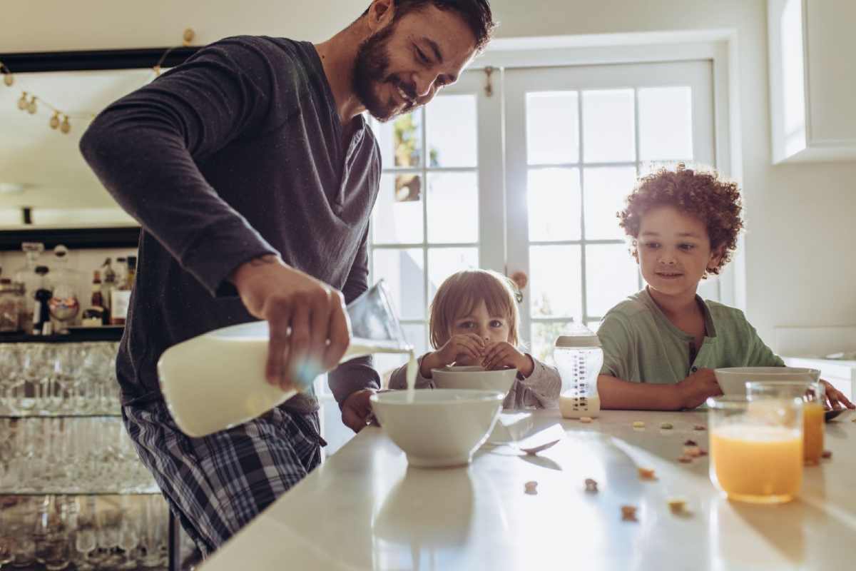 La colazione è importantissima prima di andare a scuola: cosa bisogna dare ai bambini