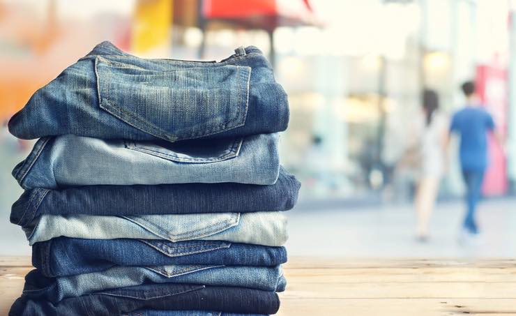Lavare i jeans: il lavaggio da scegliere per non rovinare i tessuti