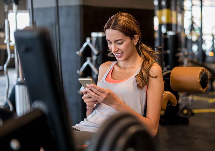 mandare sms è una delle cattive abitudini in palestra