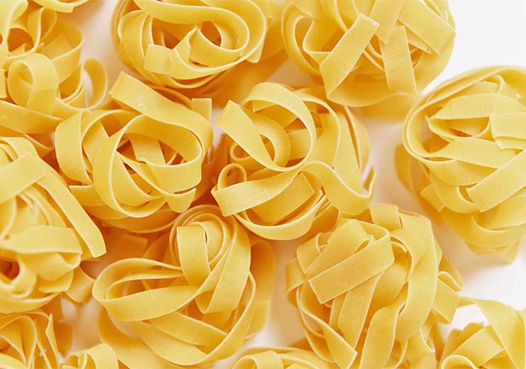 Fettuccine fatte in casa per creare delle ottime fettuccine Alfredo