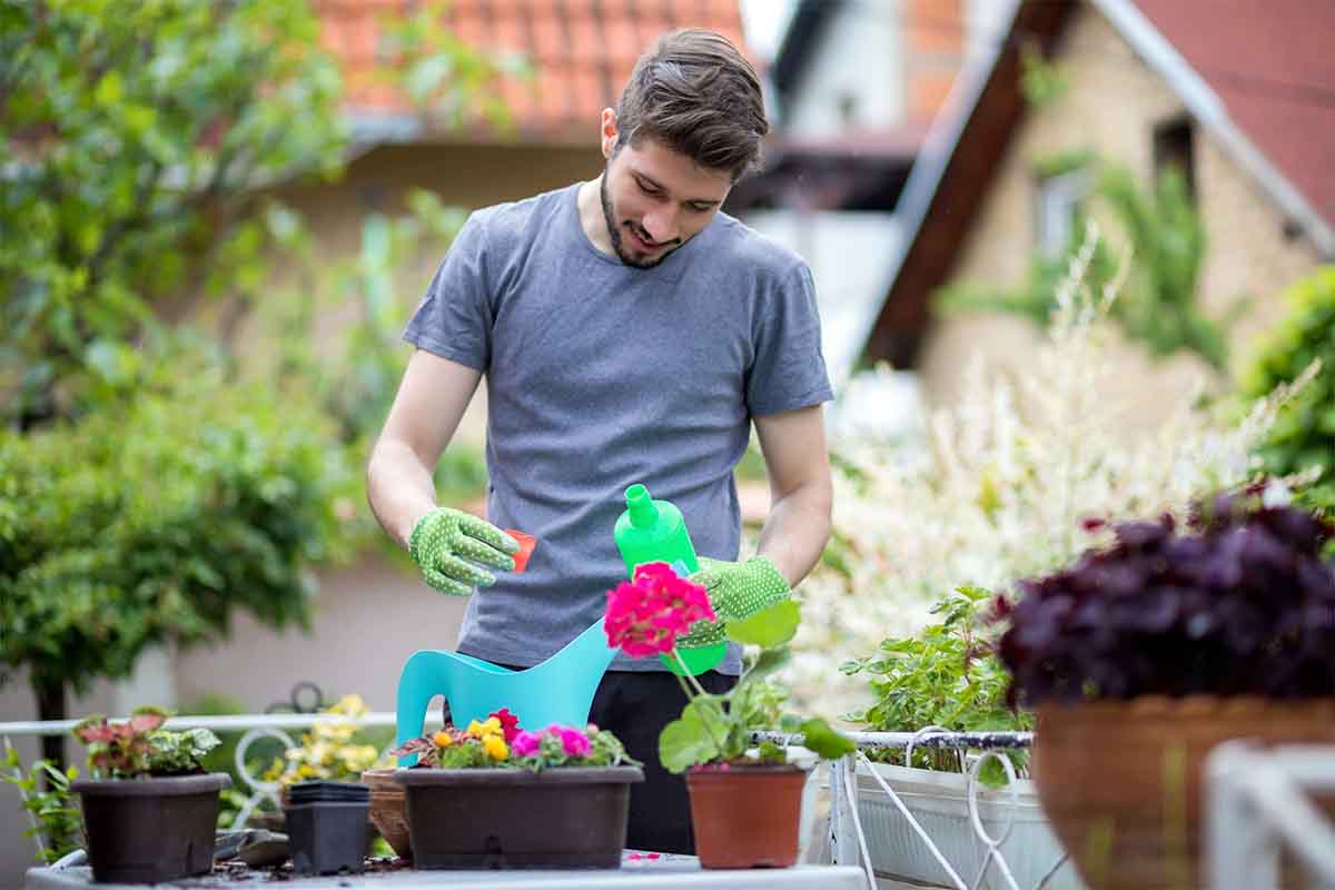 Giardino, come renderlo creativo con il riciclo: esempio di oggetti a cui è stata data una seconda vita