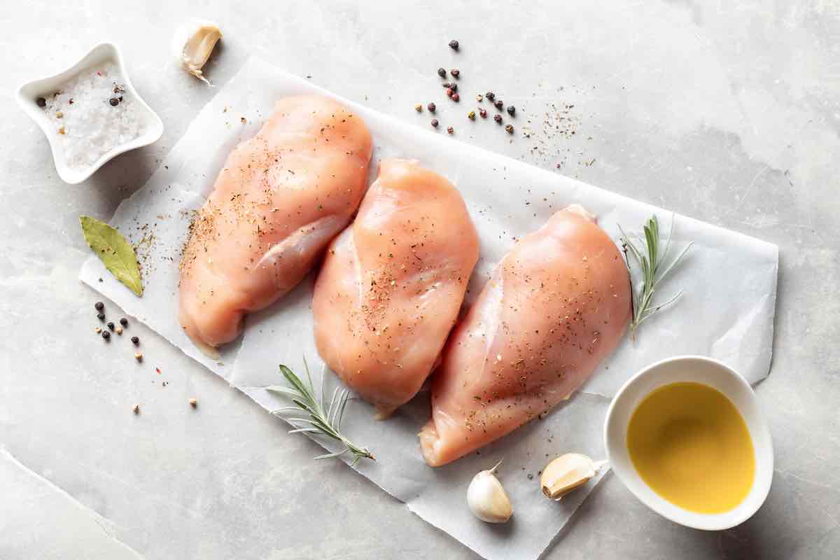 Mai più pollo secco e duro: ecco i segreti della nonna per renderlo tenerissimo e sugoso, a prova di bimbi