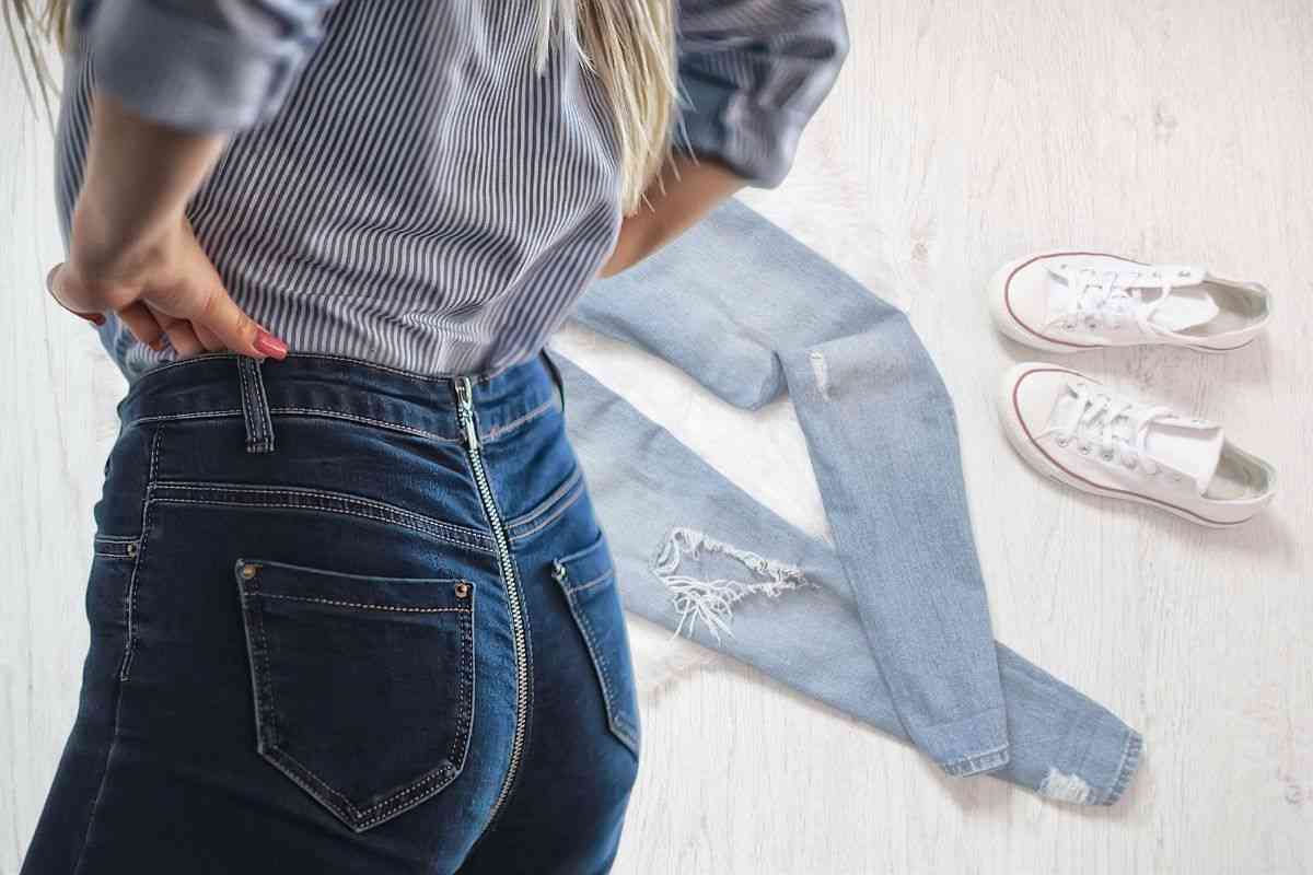 Jeans skinny perfetti anche per l’autunno, ma come abbinarli? 5 soluzioni per completare il tuo outfit