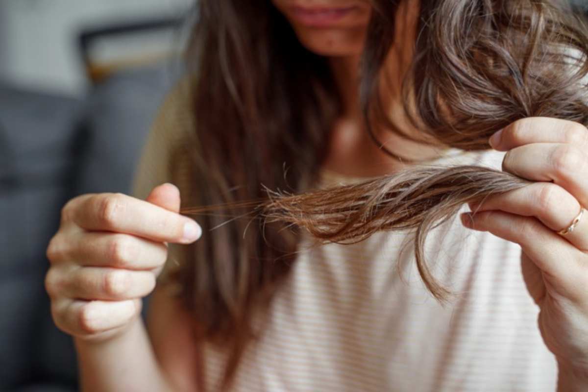 Troppi capelli che cadono in autunno: vai al supermercato ed acquista questa spezia