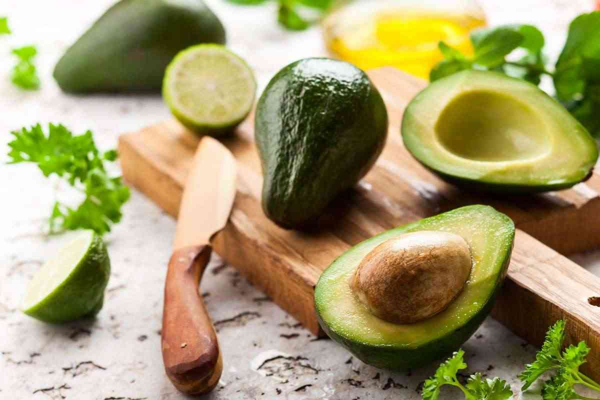 Secondo, antipasto o aperitivo? Decidi tu, basta un avocado: con la ricetta di Giallo Zafferano si va sul sicuro