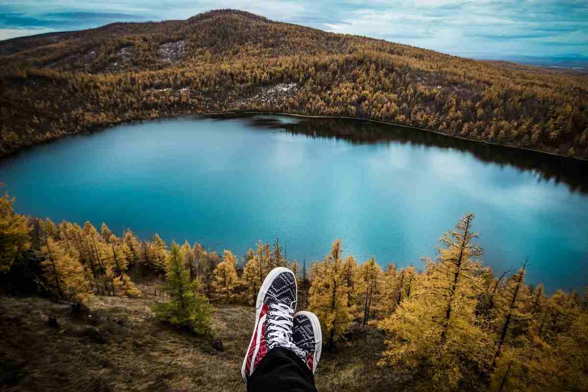 Il Lago di Serraia è la meta perfetta per famiglie: relax e divertimento in un paesaggio incantato