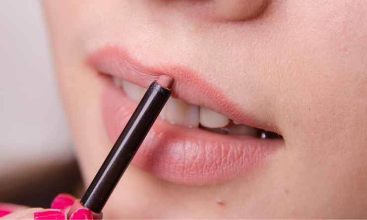 labbra voluminose matita trucco make-up lip lift