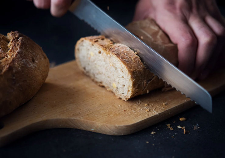 Pane raffermo recuperato e nuovamente croccante e saporito