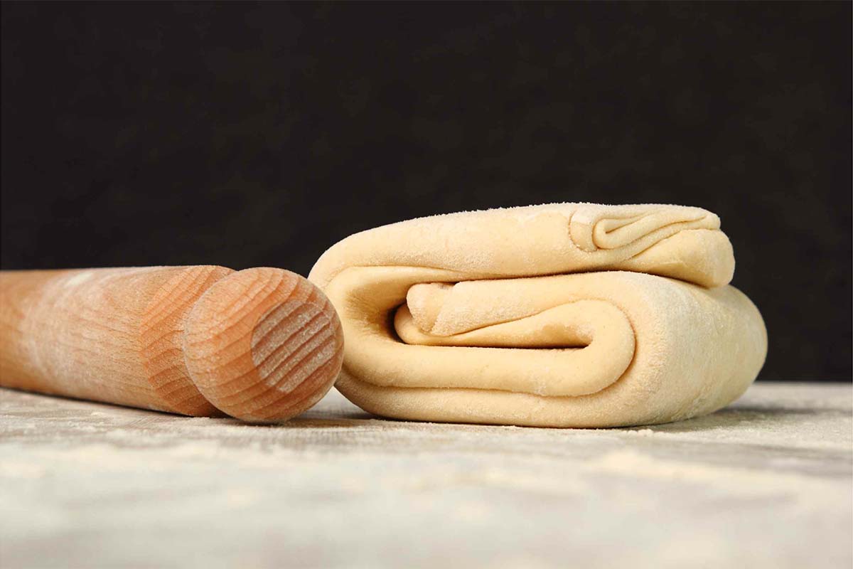 Non comprarla più: la pasta sfoglia si fa in casa da oggi in poi, congelala e usala quando vuoi | Ti salva le cene