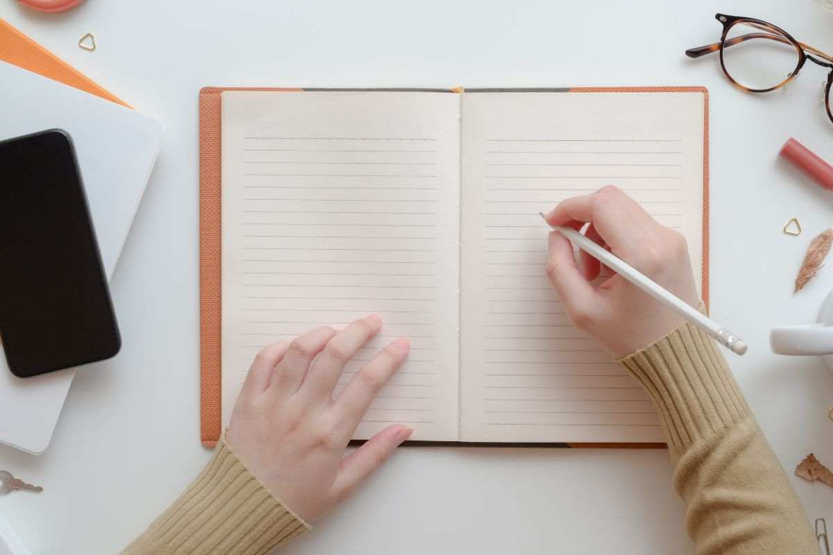 Combattere lo stress con carta e penna: in che modo il Journaling può essere d’aiuto