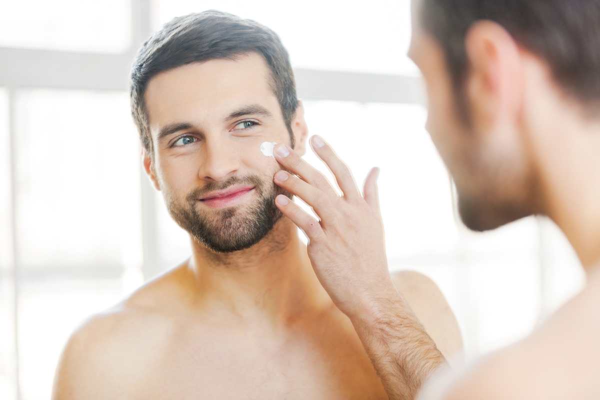 Le migliori creme per il viso uomo: così intervieni al meglio sulla pelle grassa