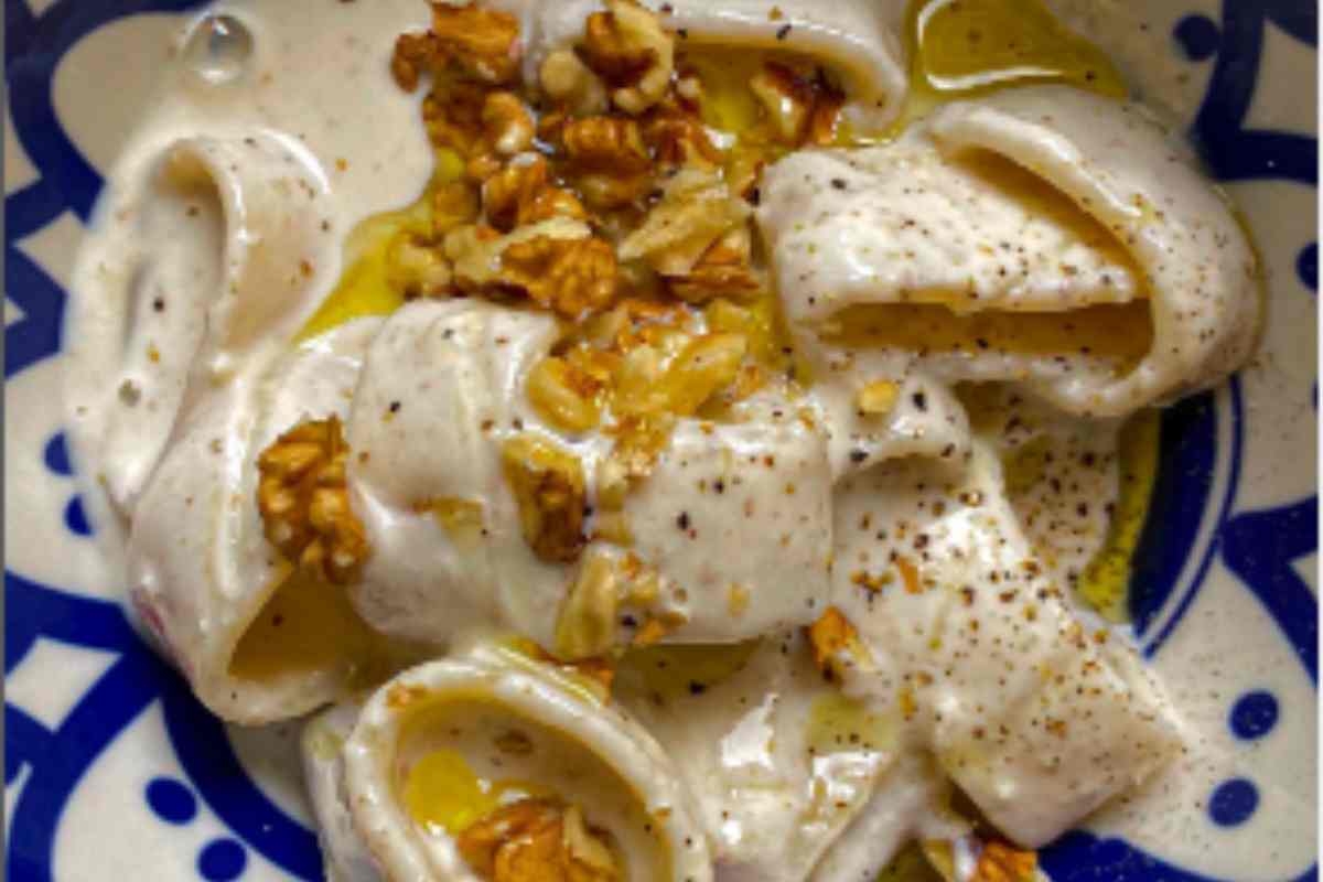 Calamarata con pesto homemade di ricotta e noci: un primo sublime perfetto anche a dieta