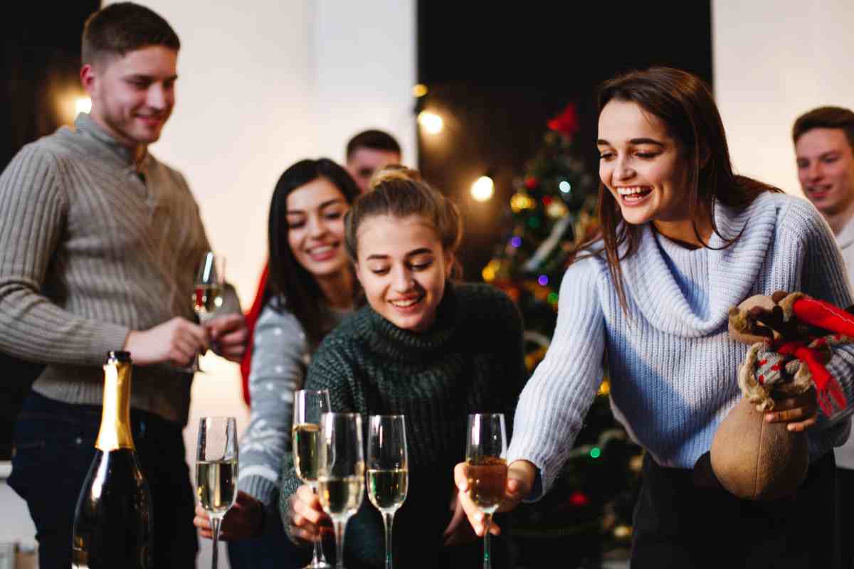 Cocktail delle feste: con due ingredienti pronto il tocco di classe per stupire i tuoi ospiti | Pronto in 3 minuti