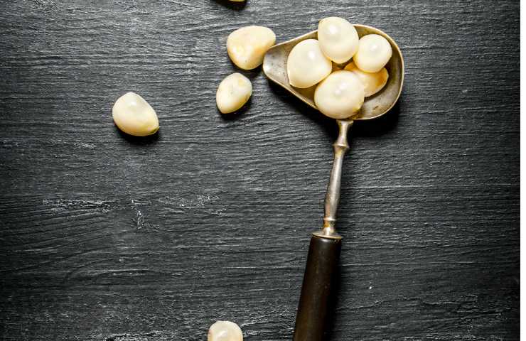 Come togliere la puzza di aglio dalle mani