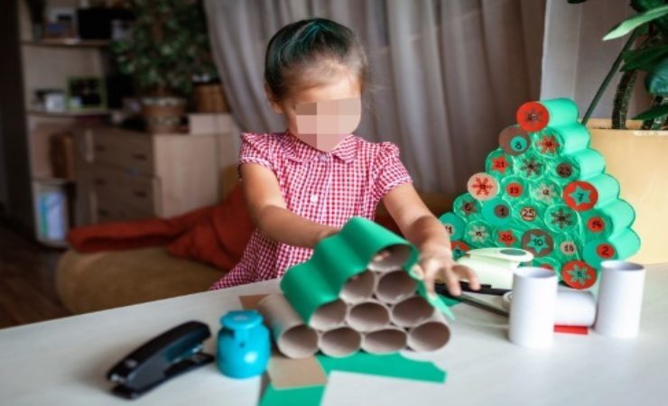 come fare decorazioni natalizie con i rotoli di carta igienica