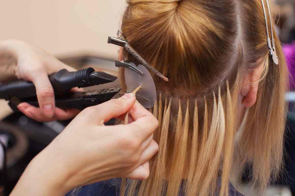 Capelli più folti e più lunghi con le extension. Ma quanto costano e quanto durano?