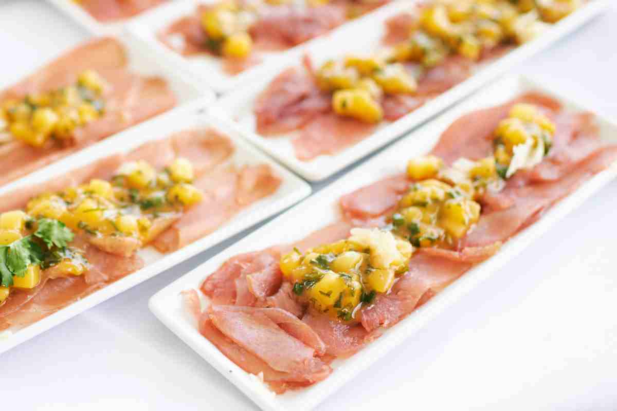 Carpaccio di tonno e mango ricetta