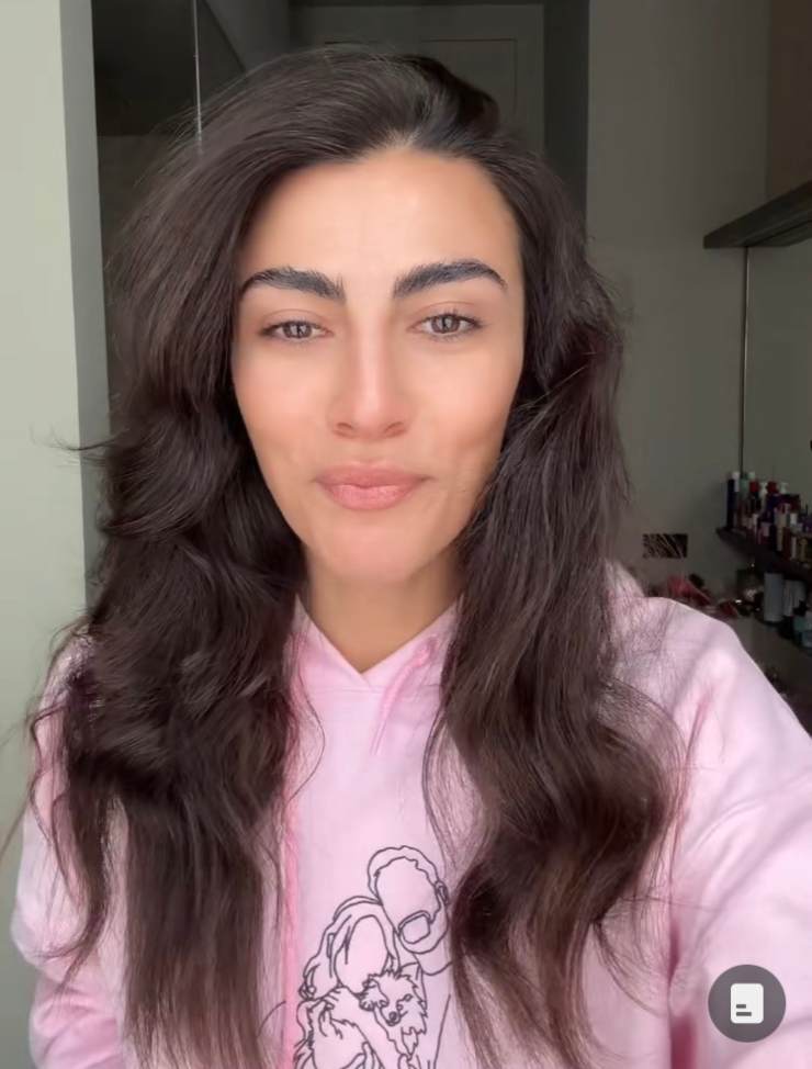 Giulia Salemi no makeup