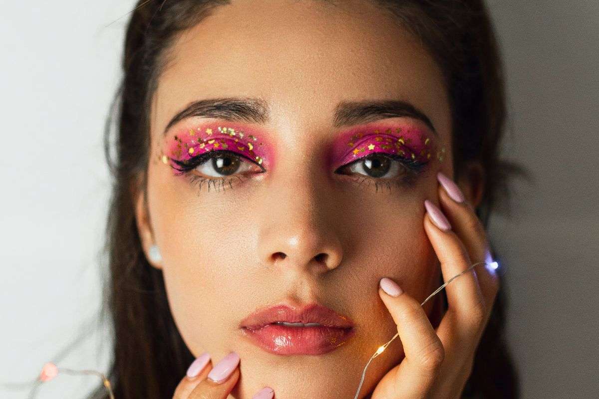 volto ragazza con make up