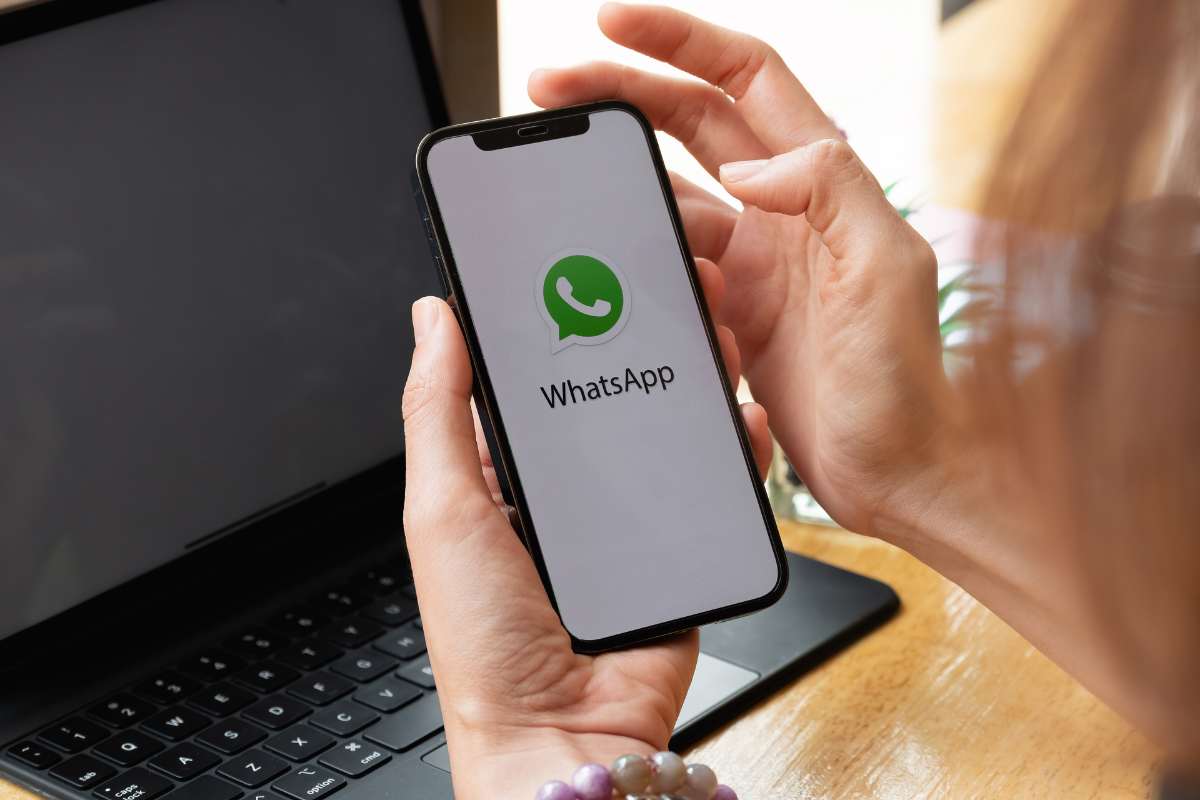 Nuovo grande aggiornamento di WhatsApp, la funzione in arrivo ti può salvare