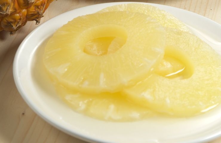 torta mimosa con crema all'ananas
