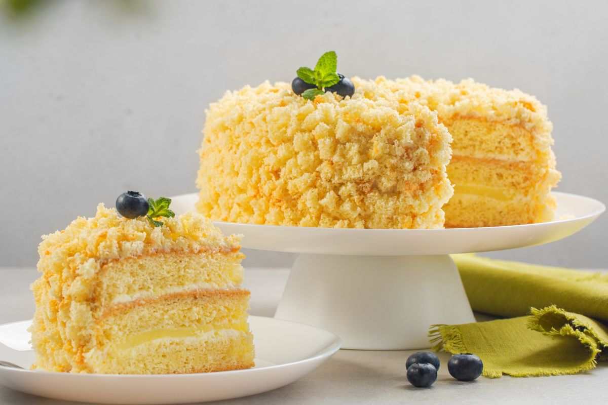 Torta mimosa, la ricetta per ottenere un dolce soffice e delizioso