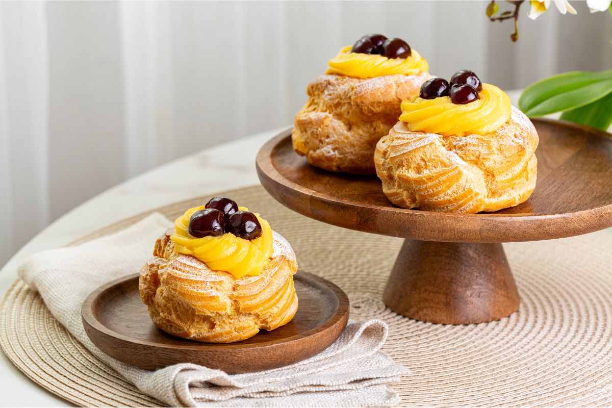 zeppole di San Giuseppe su piattino