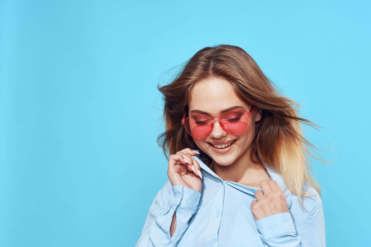 I look primaverili più belli con la camicia azzurra