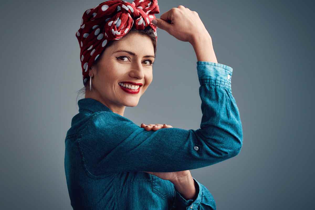 foto di donna forte e indipendente