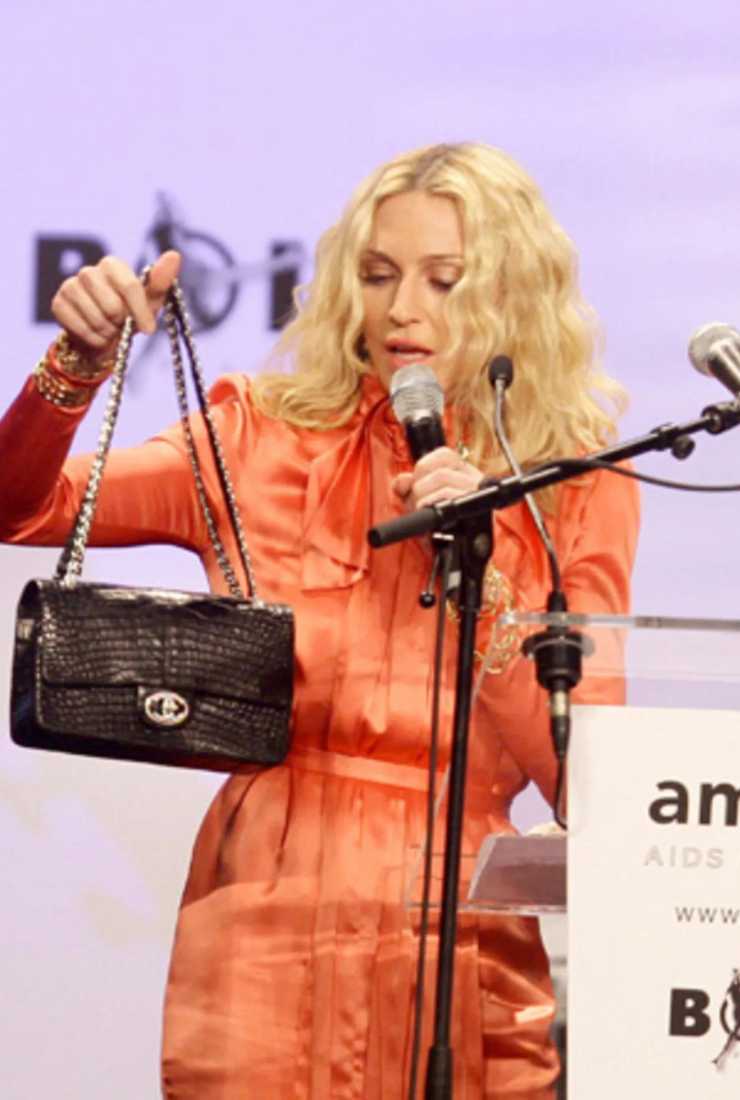 Madonna con borsa Chanel