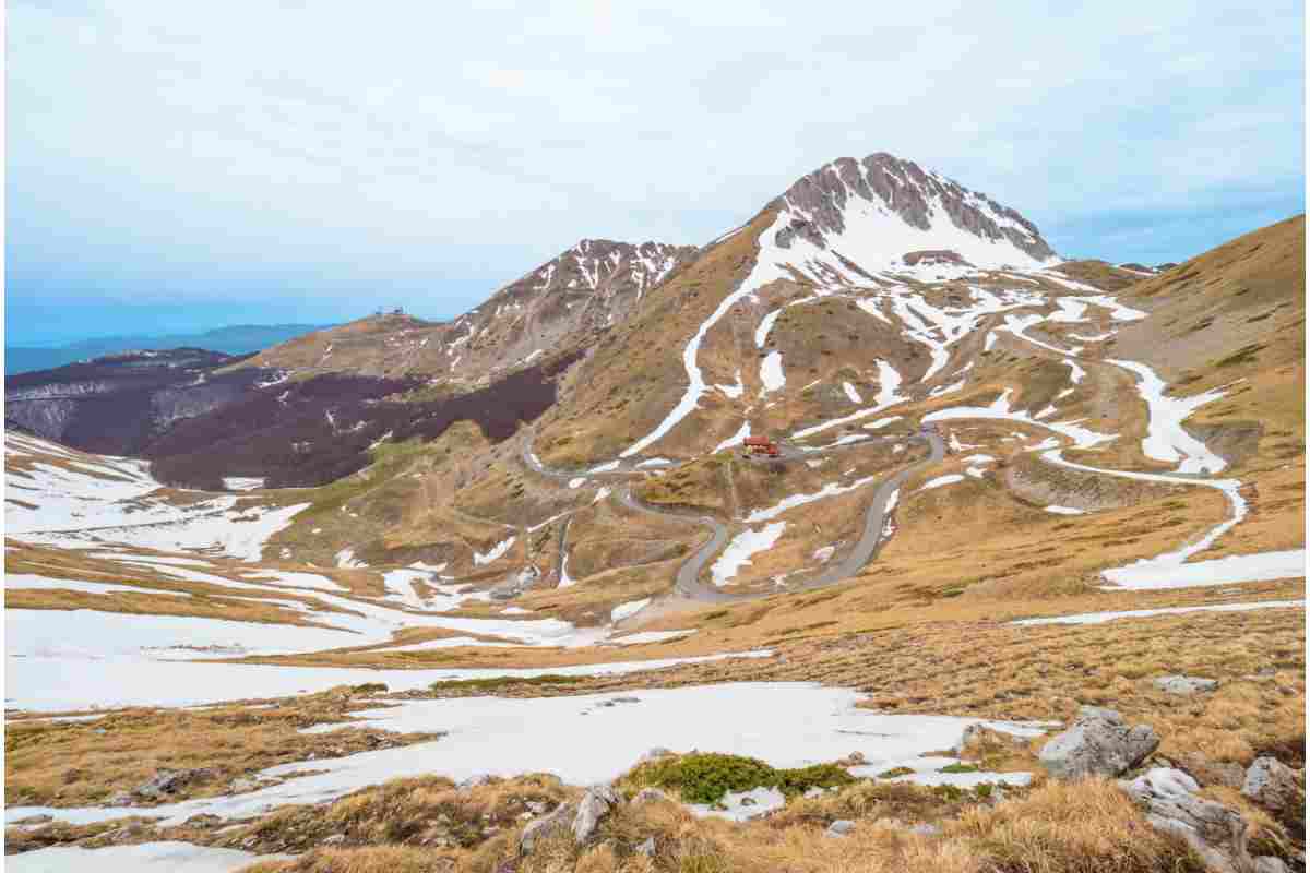 montagna con neve